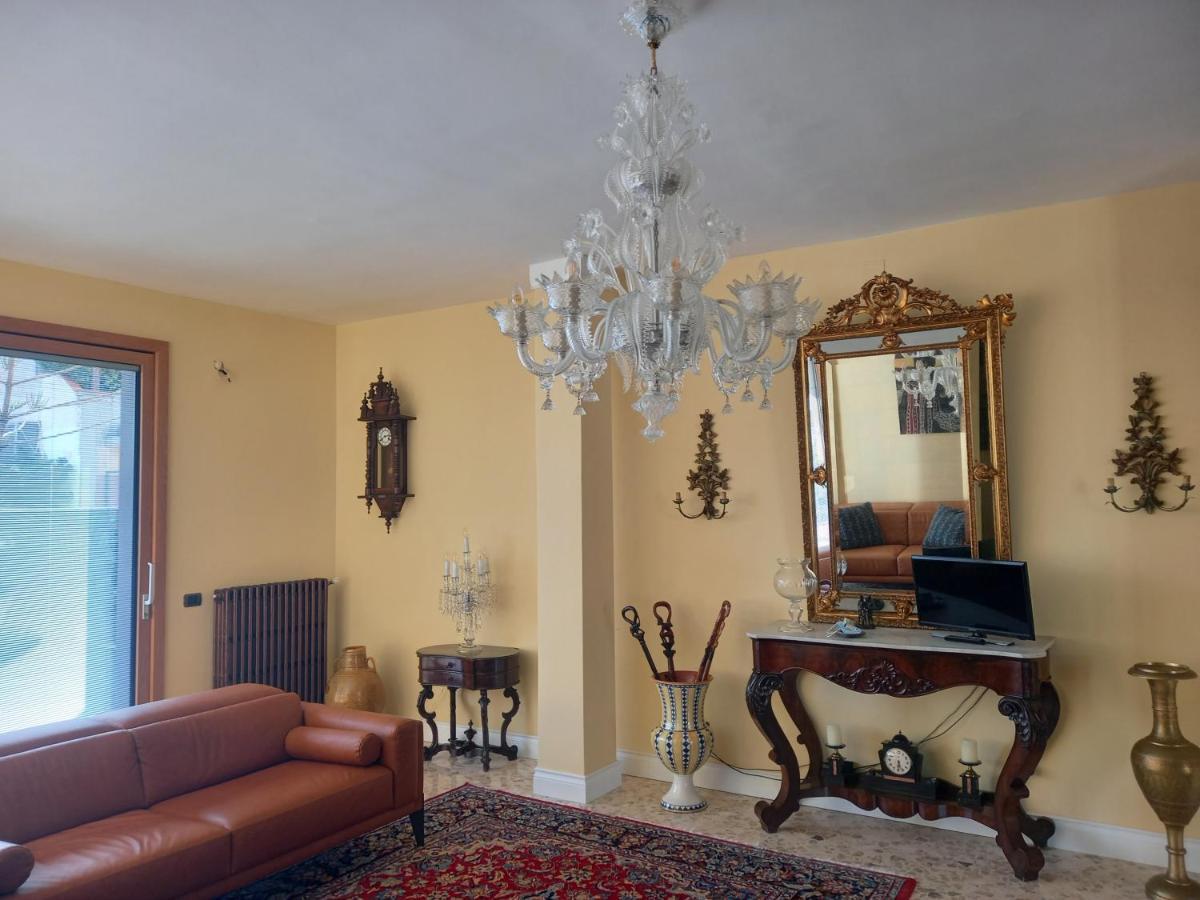 Confortevole Bari Bagian luar foto