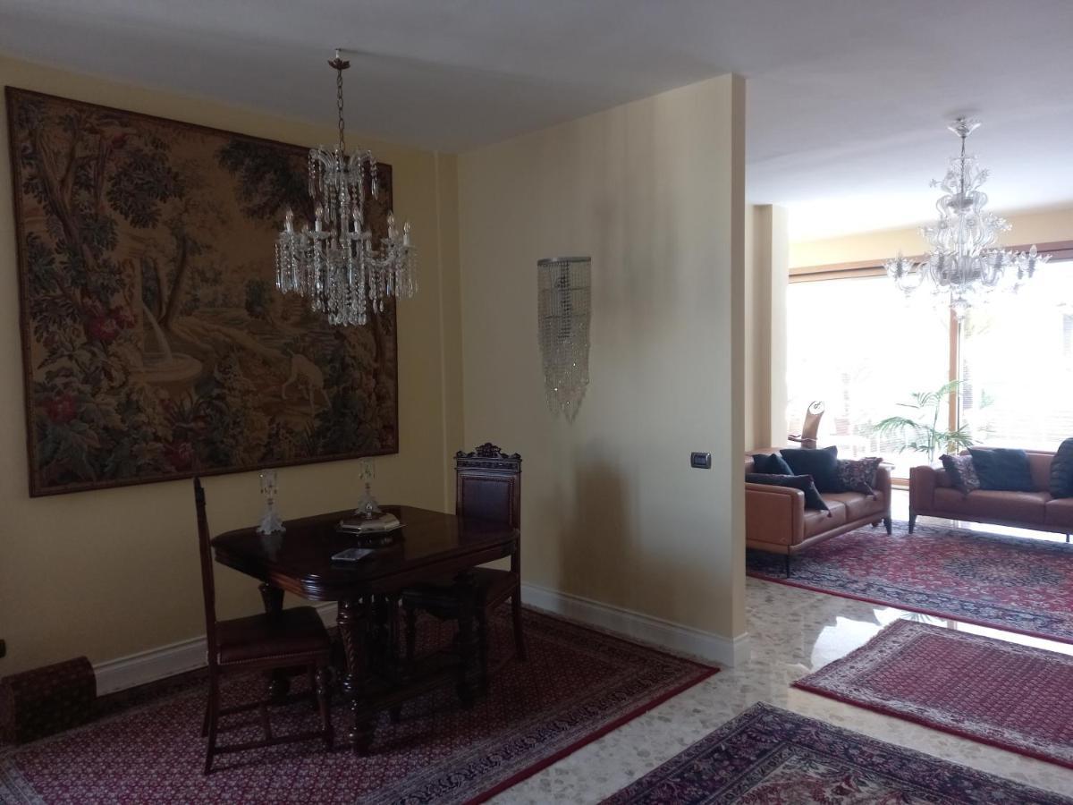 Confortevole Bari Bagian luar foto