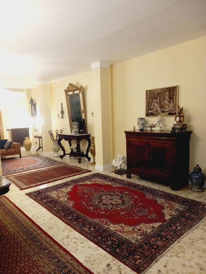 Confortevole Bari Bagian luar foto