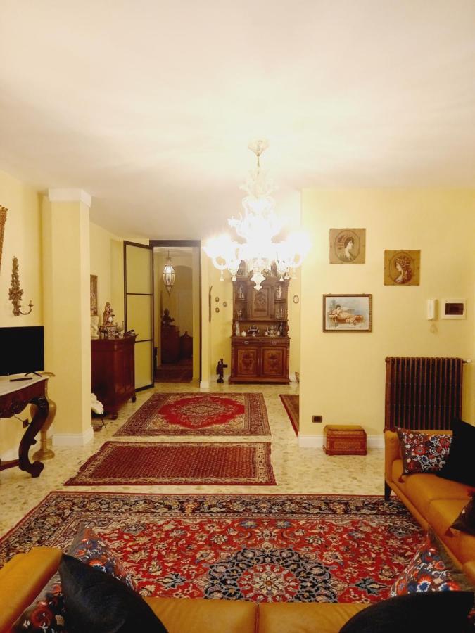 Confortevole Bari Bagian luar foto